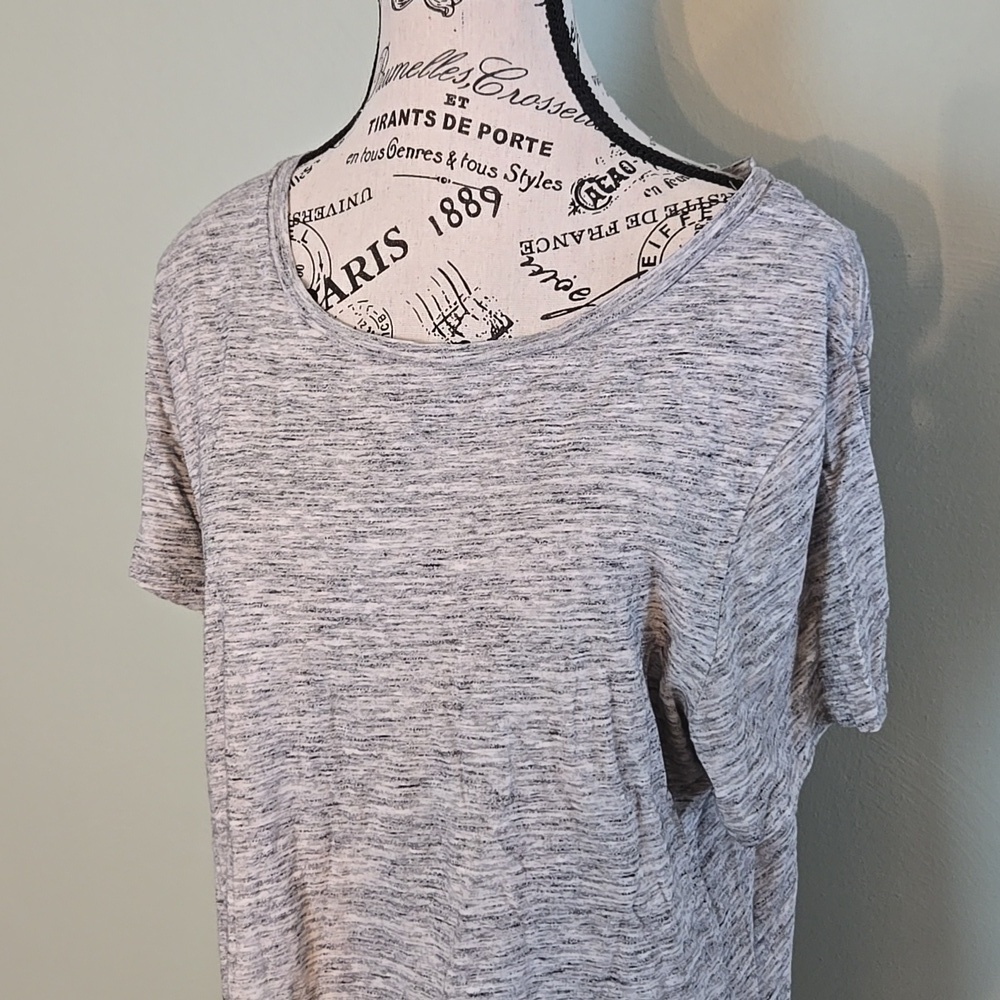 Grey Old Navy Tee - Picture 6 of 6